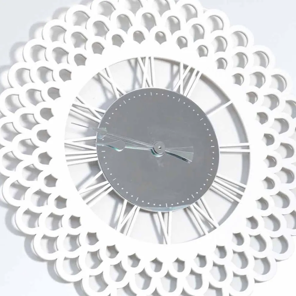 Weiße Holzwanduhr Großes und modernes Blumenmuster - Gerbera