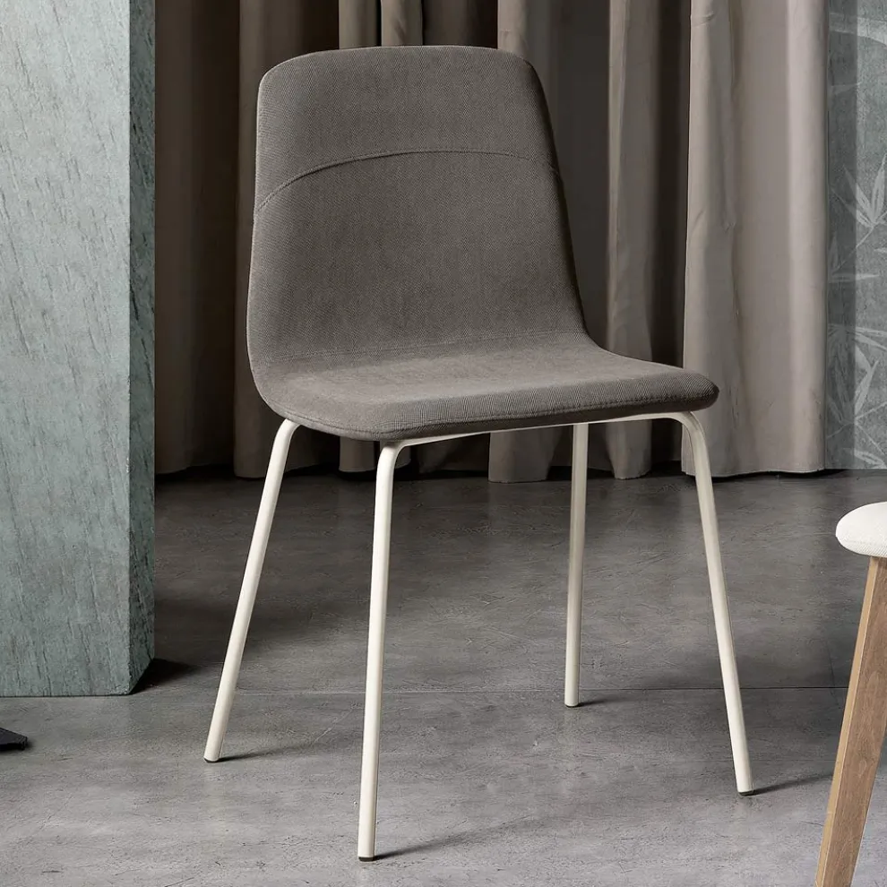 Esszimmerstuhl mit Stoffsitz und Metallstruktur - Aisha