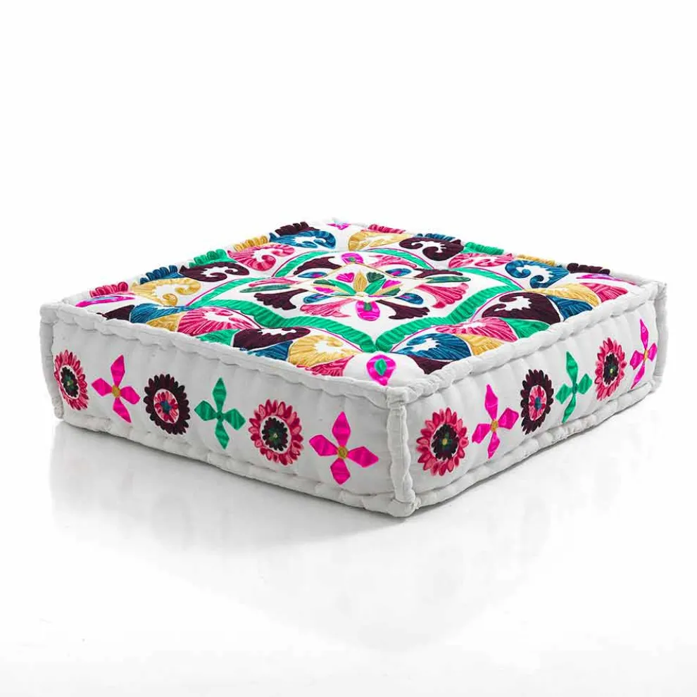 Ethnischer quadratischer Hocker aus Patchworkstoff oder Samtfaser