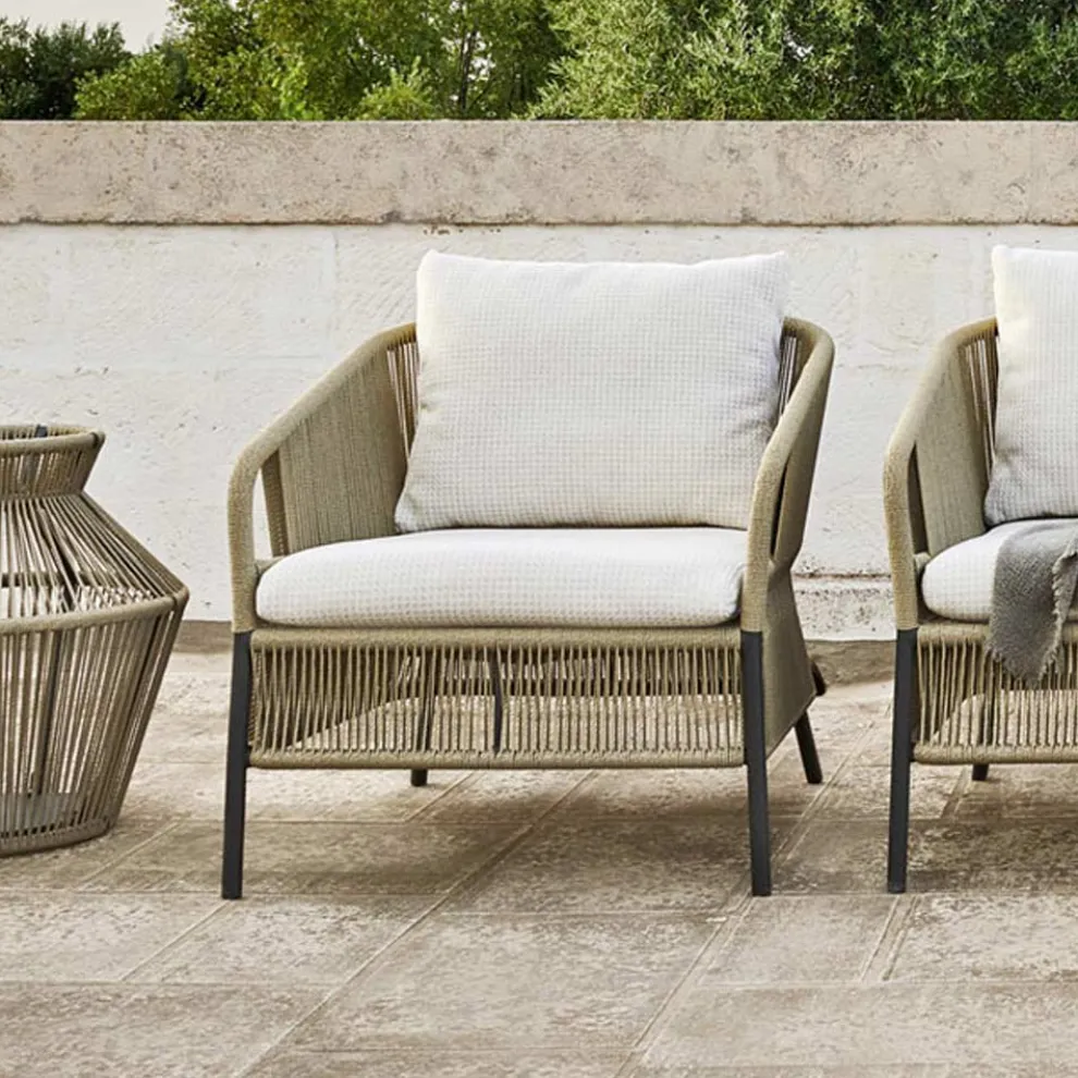Outdoor-Sessel mit gewebtem Sitz und Kissen - Cricket von Varaschin