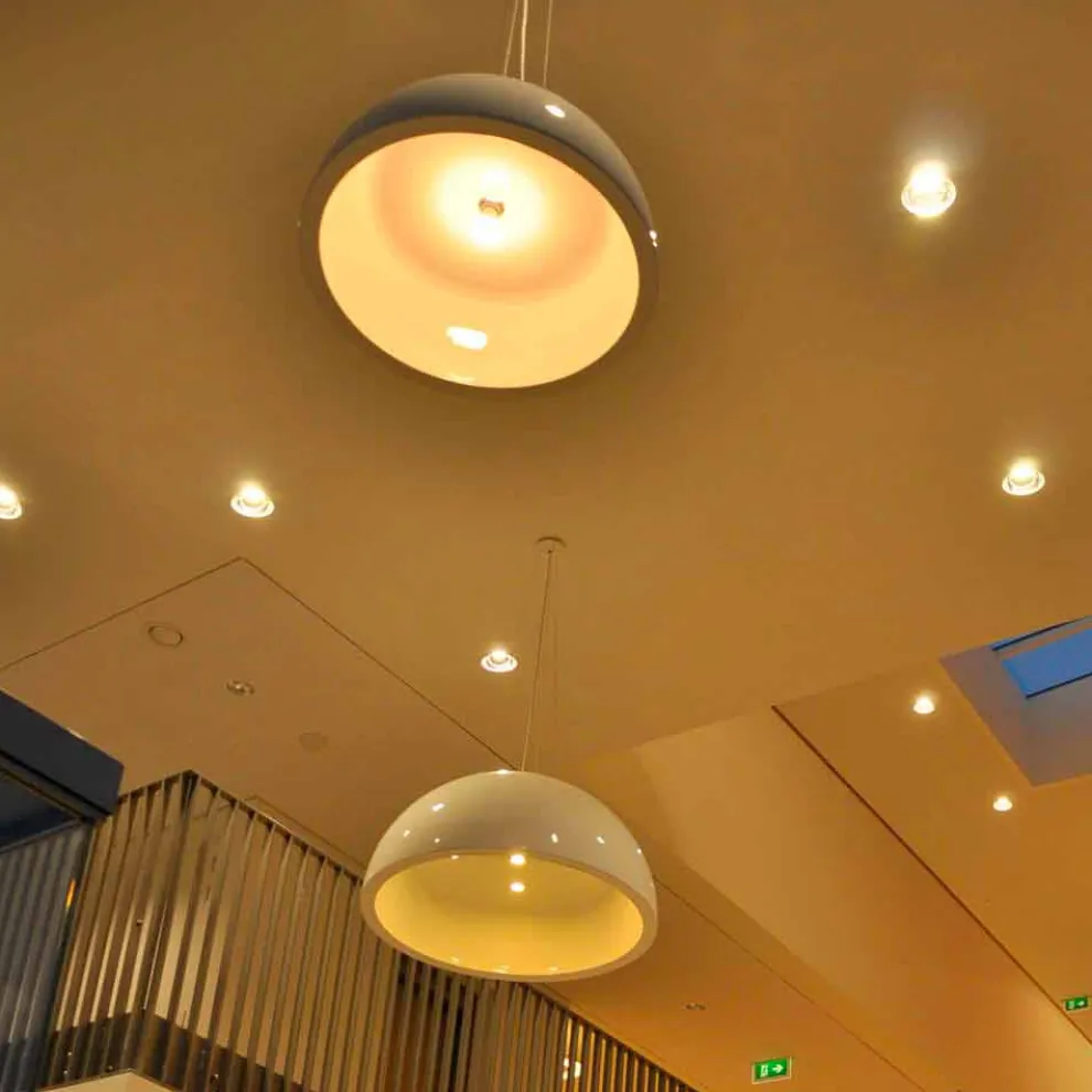 Farbige Pendelleuchte Slide Cupole aus Polyethylen, hergestellt in Italien