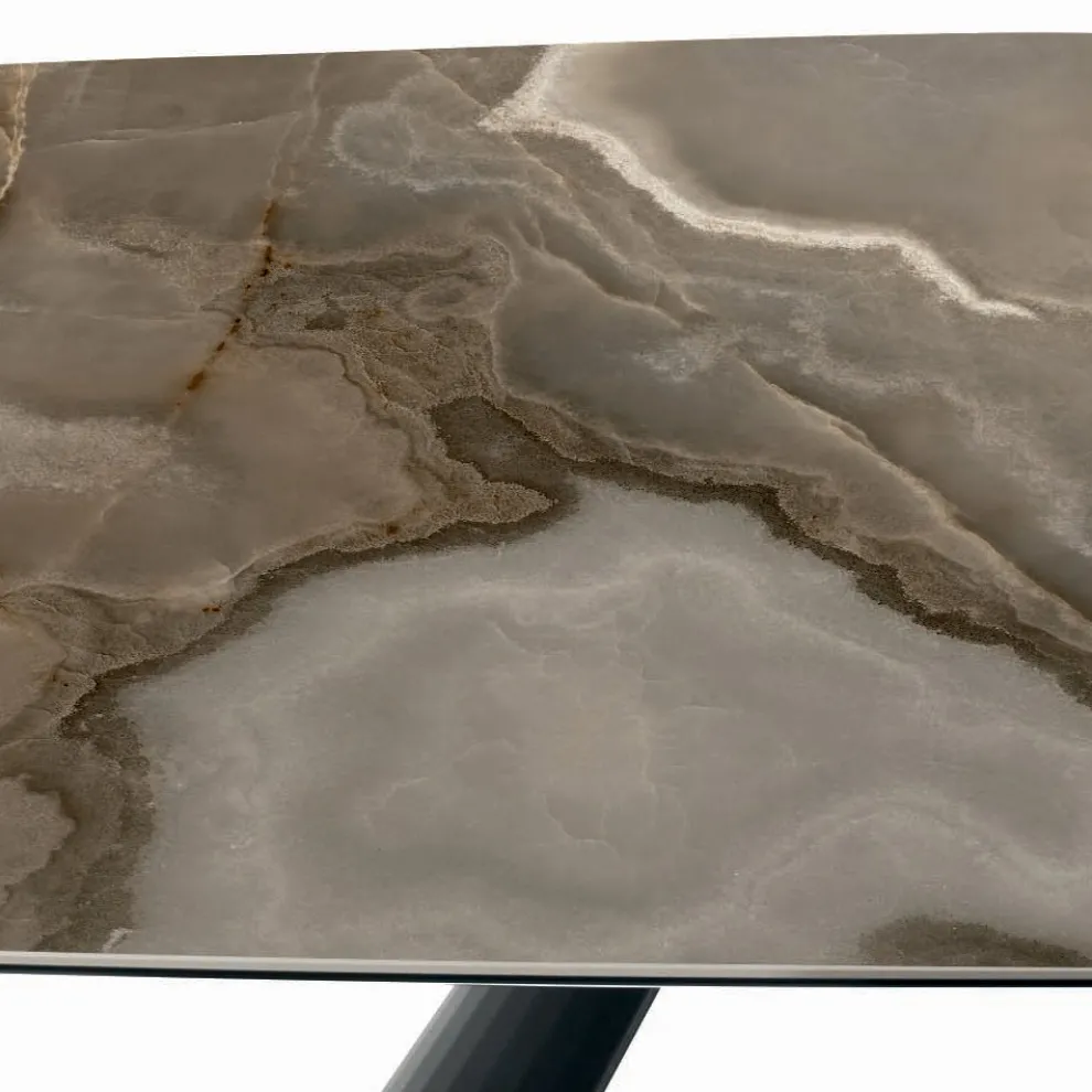 Fester Keramiktisch und Sockel aus schwarz lackiertem Stahl, hergestellt in Italien – Gläser