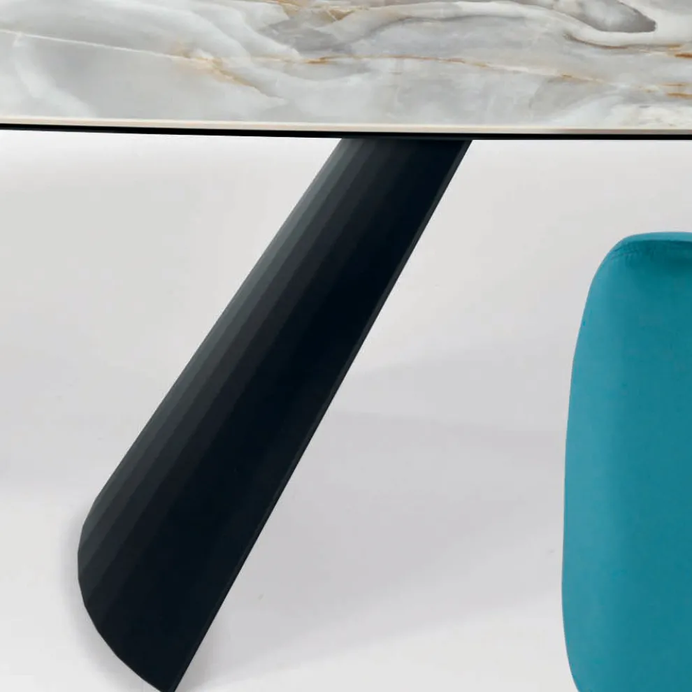Fester Keramiktisch und Sockel aus schwarz lackiertem Stahl, hergestellt in Italien – Gläser