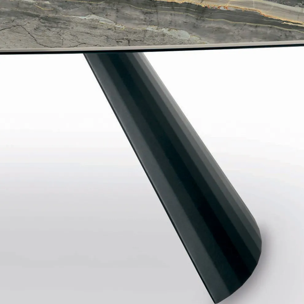 Fester Keramiktisch und Sockel aus schwarz lackiertem Stahl, hergestellt in Italien – Gläser