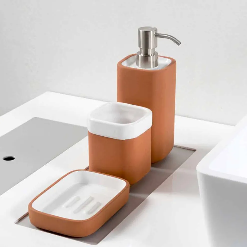 Freistehende Badaccessoires aus Terrakotta und weißer Keramik - Terracotta