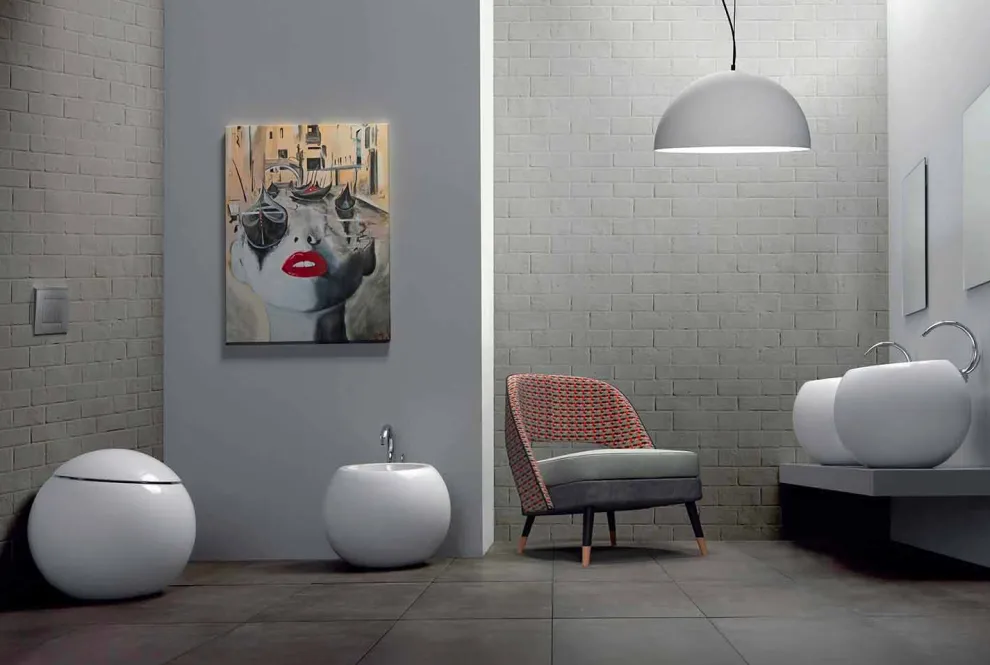 Geschliffenes kugelförmiges Bidet aus farbiger Keramik Fanna