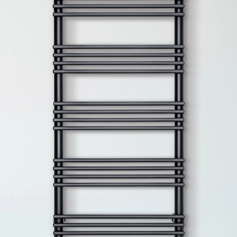 Handtuchwärmer aus Stahl mit gemischtem System, hergestellt in Italien – Rum