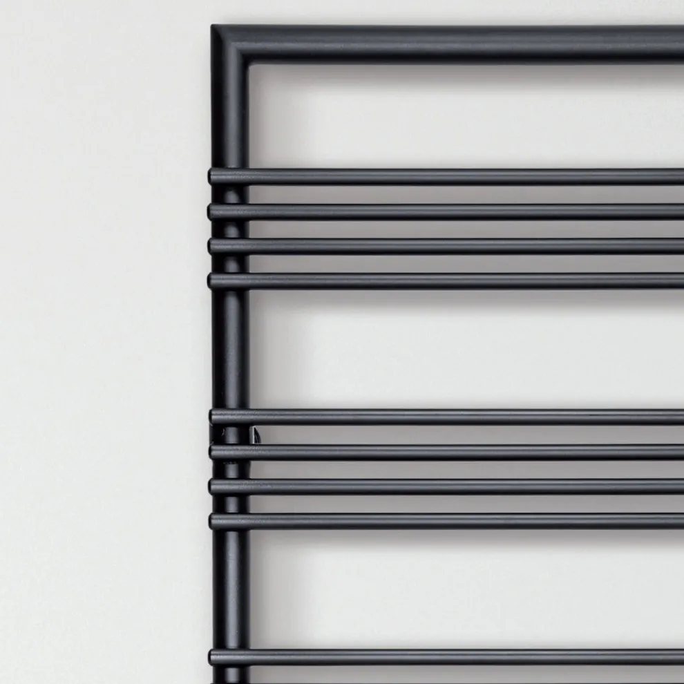 Handtuchwärmer aus Stahl mit gemischtem System, hergestellt in Italien – Rum