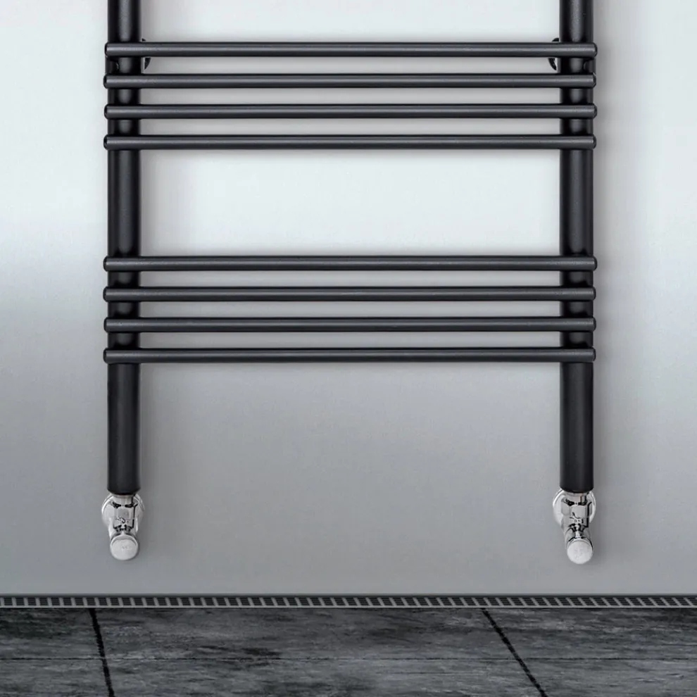 Handtuchwärmer aus Stahl mit gemischtem System, hergestellt in Italien – Rum