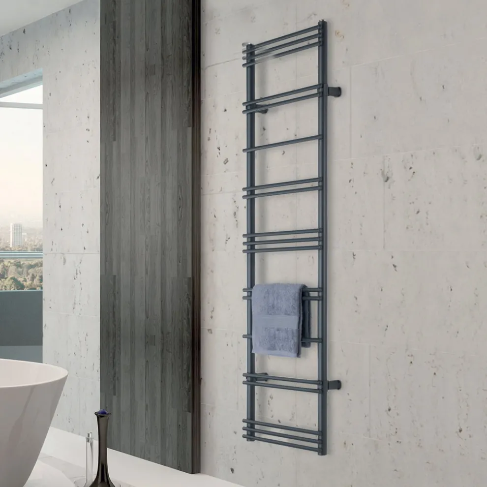 Handtuchwärmer mit elektrischem System aus Stahl, hergestellt in Italien – Ananas