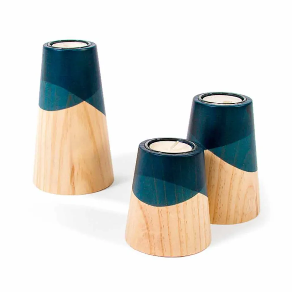 Zusammensetzung von 3 modernen Kerzenhaltern aus massivem Kiefernholz - Weiß