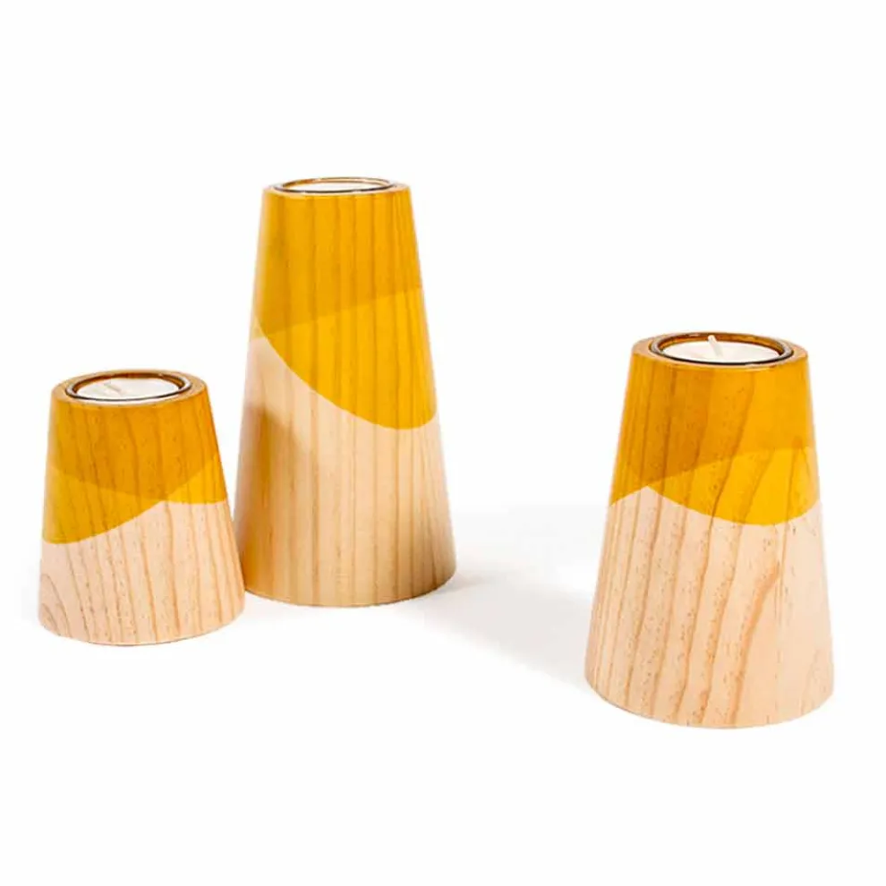 Zusammensetzung von 3 modernen Kerzenhaltern aus massivem Kiefernholz - Weiß