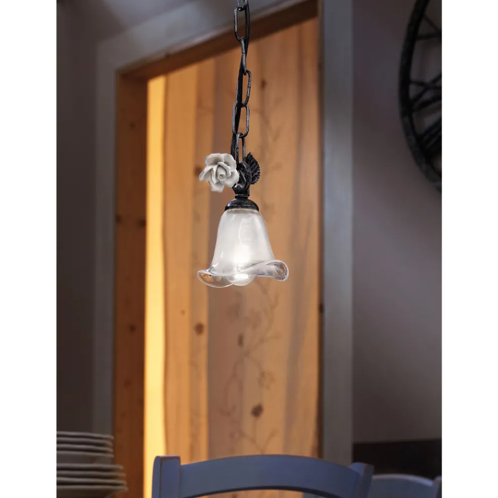 Hängelampe aus Eisen und Glas mit Rose aus Keramik - Siena