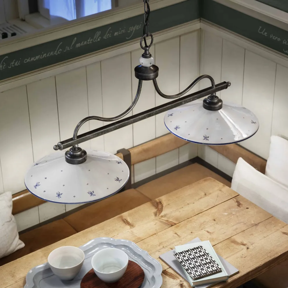 Hängelampe mit 2 Lichtern in handbemalter Keramik und Eisendesign - Asti