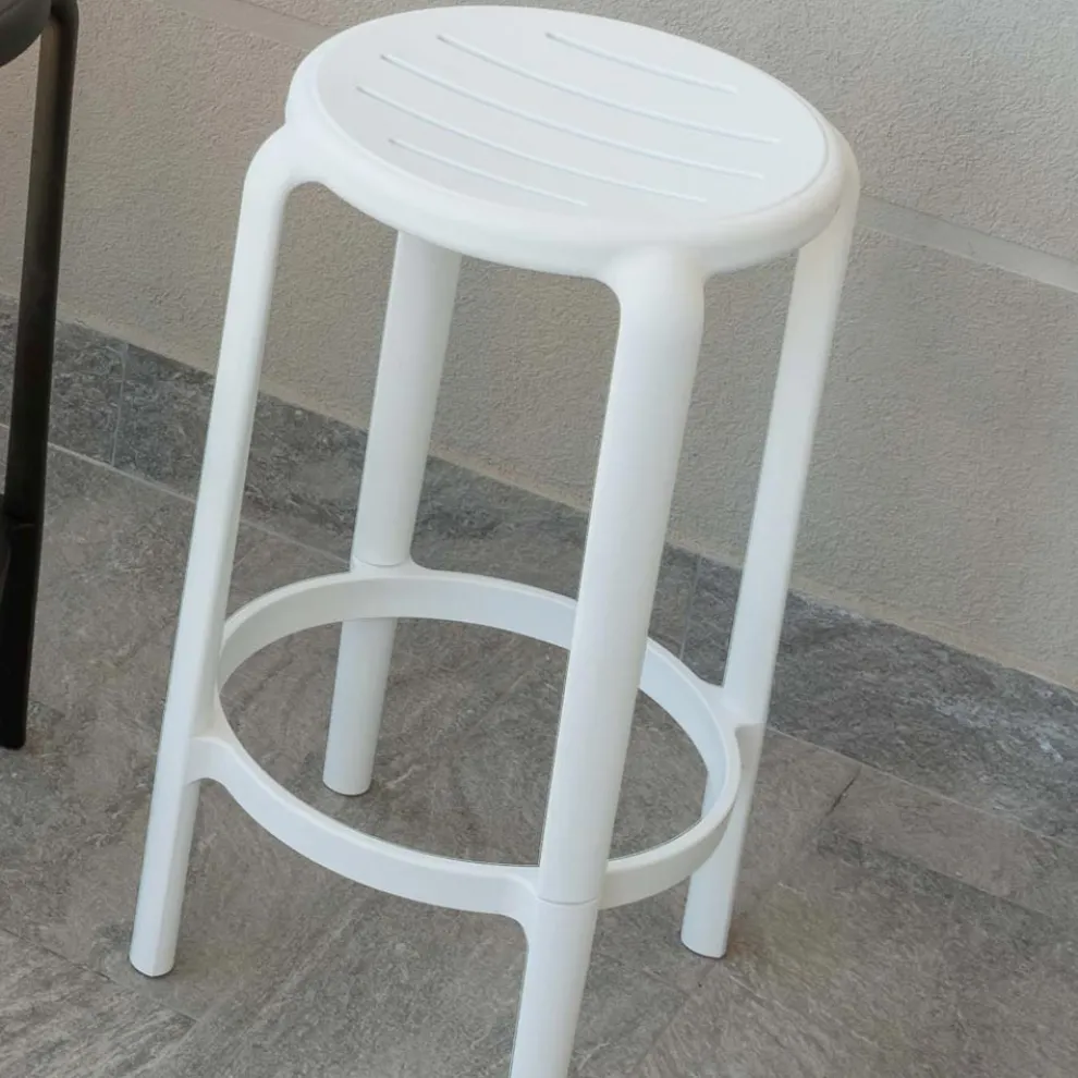 Hocker aus glasfaserverstärktem Polypropylen in verschiedenen Farben - Neev