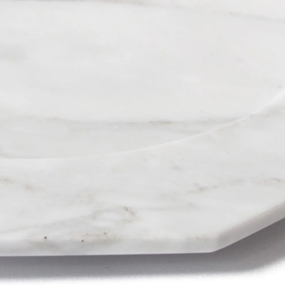 Großer Speiseteller aus satiniertem Arabescato-Marmor im italienischen Design - Rhodium