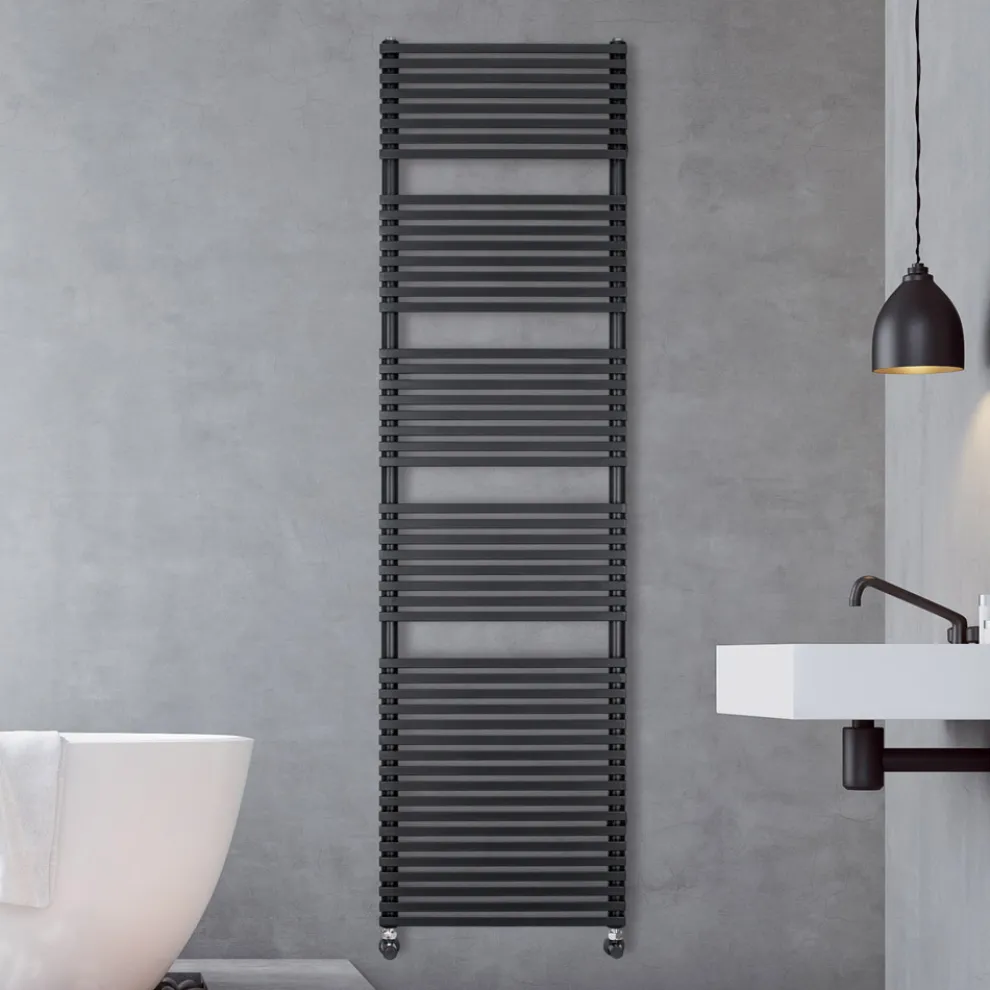 Hydraulischer Handtuchwärmer aus Stahl mit tiefschwarzer Oberfläche, hergestellt in Italien – Brownies