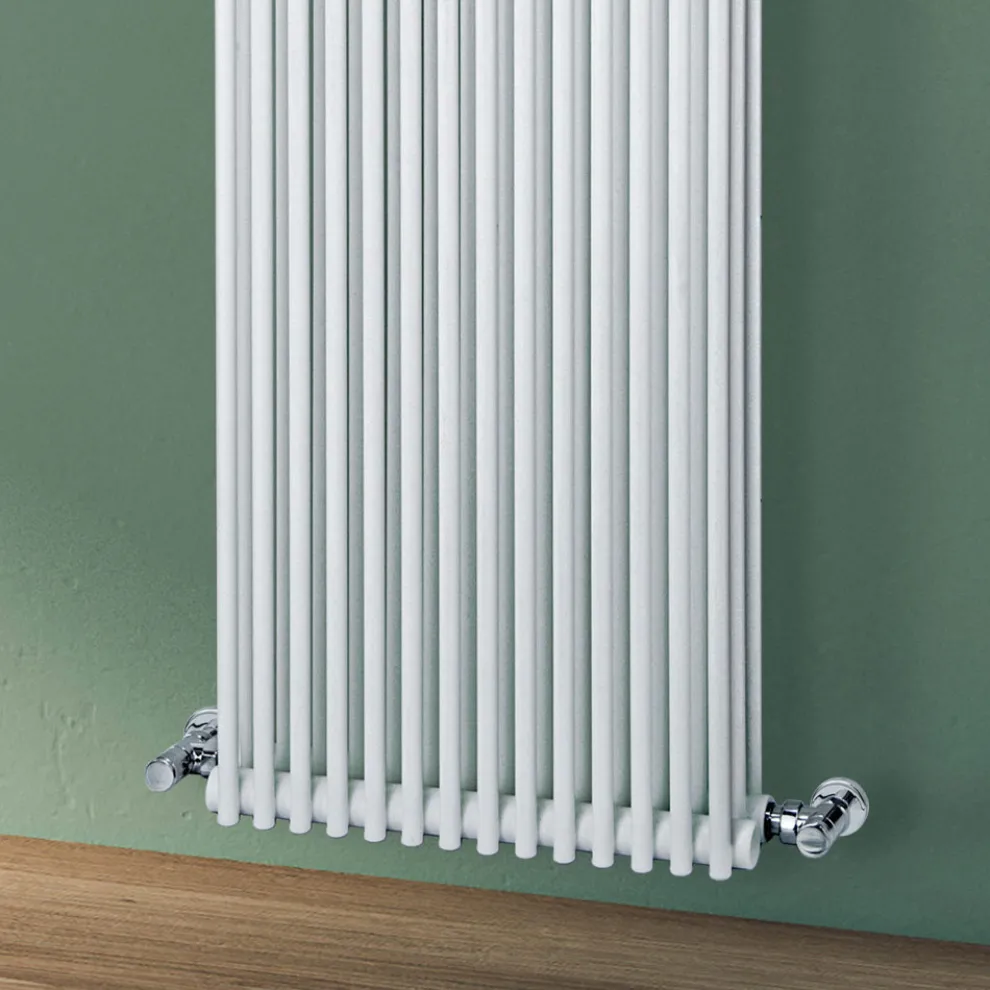 Hydraulischer Heizkörper mit dreifacher Serie vertikaler Elemente, hergestellt in Italien – Cenci