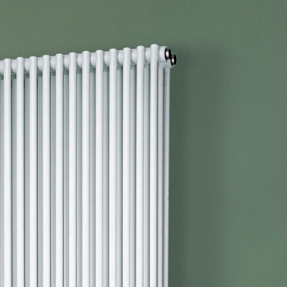 Hydraulischer Heizkörper mit dreifacher Serie vertikaler Elemente, hergestellt in Italien – Cenci