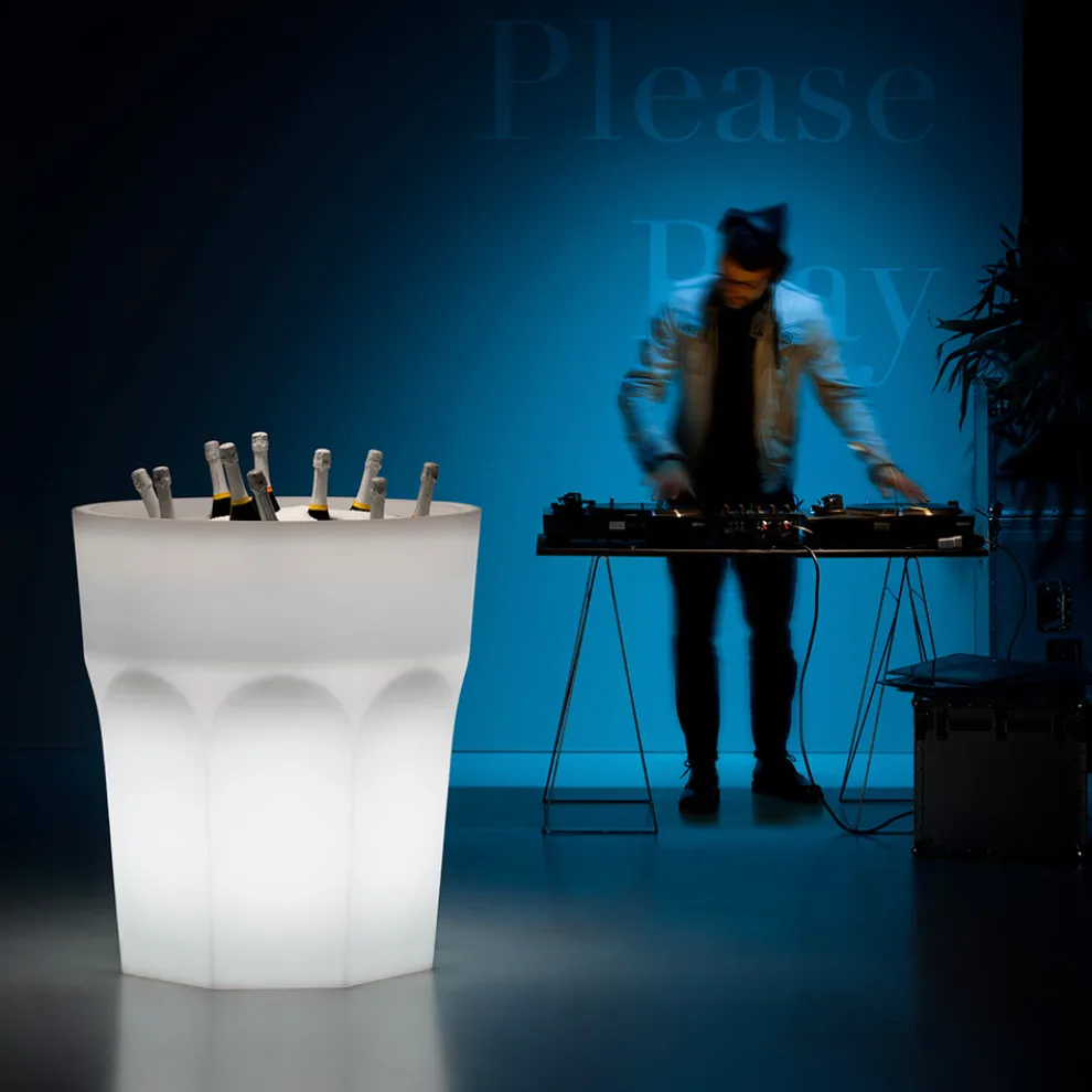 Dekorative Leuchtvase aus Polyethylen mit LED-Licht Made in Italy - Pucca