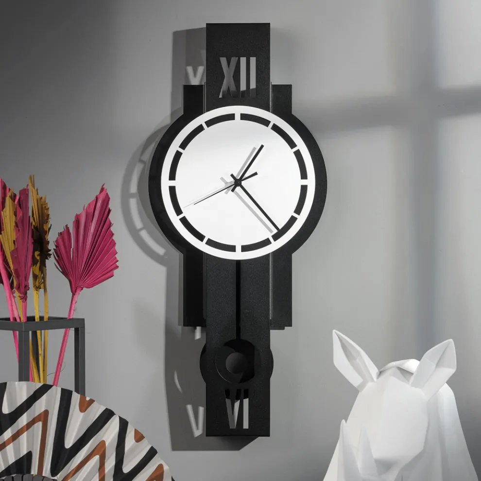 Eisen-Wanduhr mit Pendel, hergestellt in Italien – Klang