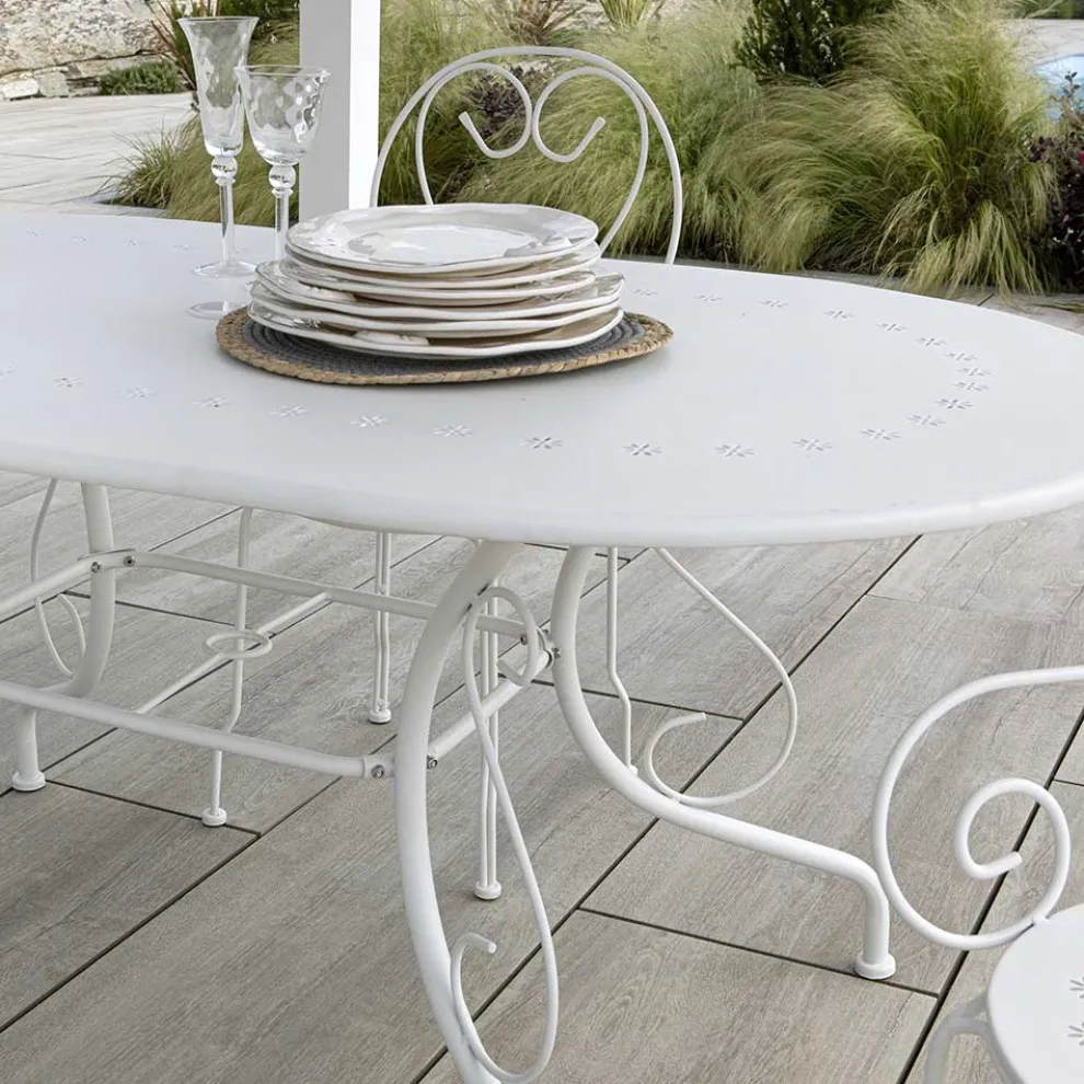 Ovaler Gartentisch ganz aus Metall - Archiv