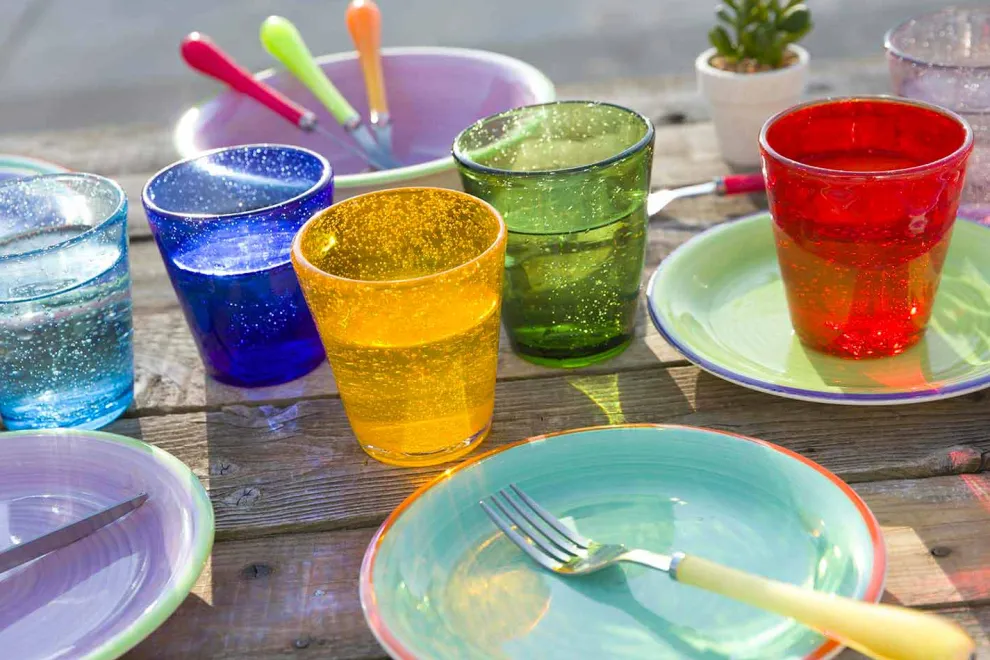 Set mit 12 farbigen geblasenen Glasgläsern aus den Abruzzen - Wasser