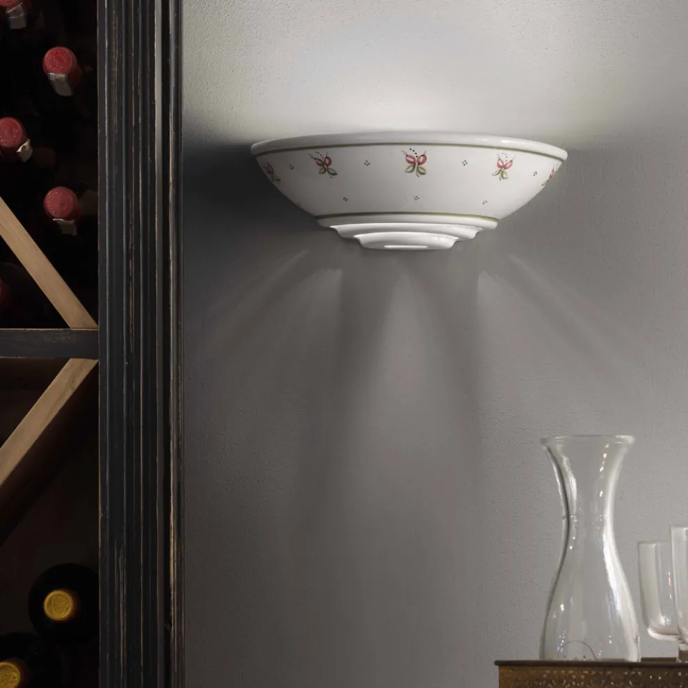 Keramik Wandleuchte im rustikalen Design handdekoriert Ferroluce