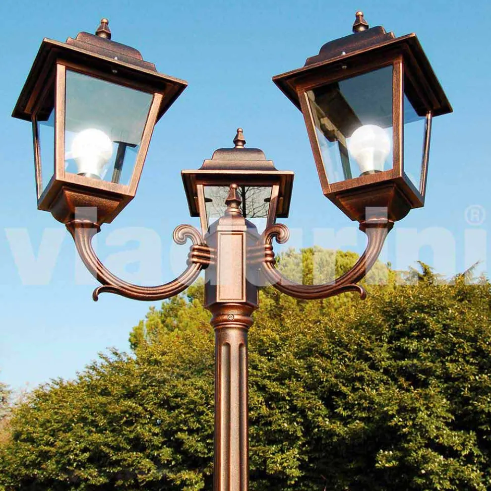 Klassischer Outdoor-Laternenpfahl mit drei Lichtern, hergestellt in Italien, Aquilina