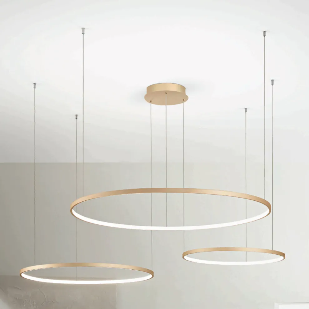 Kronleuchter mit 2 oder 3 horizontalen runden LED-Leuchten aus lackiertem Metall – Maulbeere