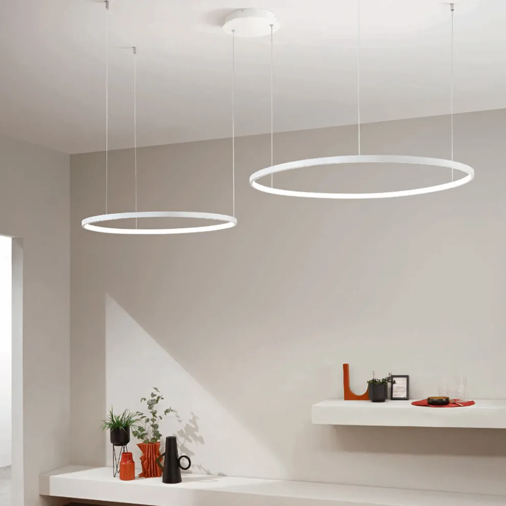 Kronleuchter mit 2 oder 3 horizontalen runden LED-Leuchten aus lackiertem Metall – Maulbeere