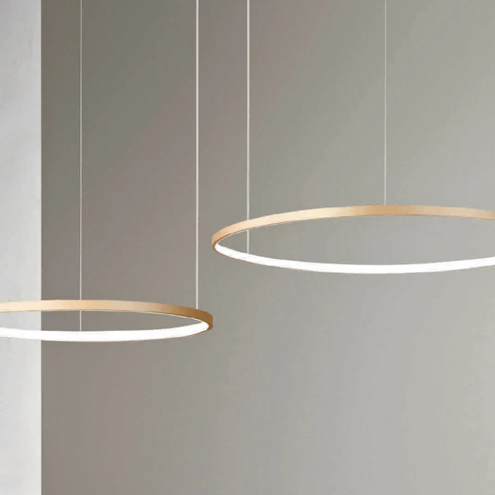 Kronleuchter mit 2 oder 3 horizontalen runden LED-Leuchten aus lackiertem Metall – Maulbeere