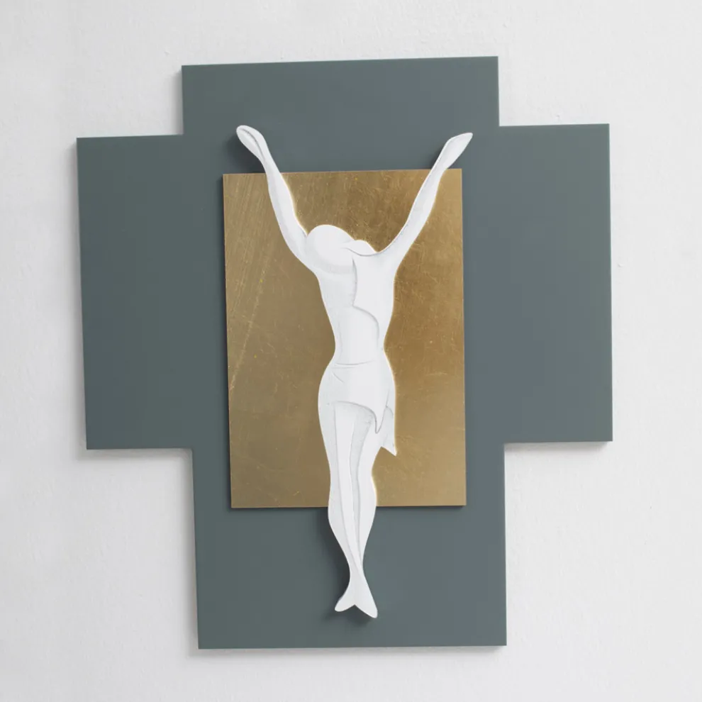 Lasergraviertes Kruzifix aus Kies und Blattgold, hergestellt in Italien – Cornelia