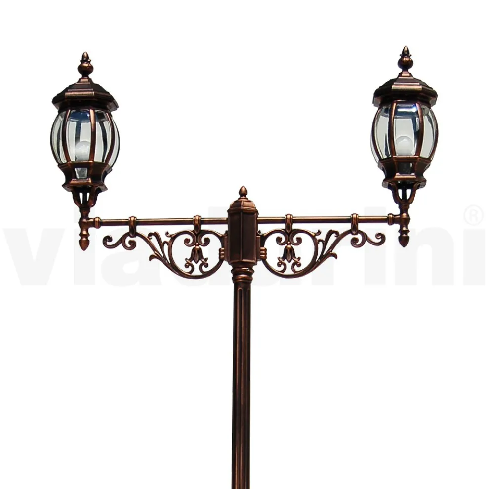 Laternenpfahl mit 2 Lichtern im Vintage-Stil aus Aluminium, hergestellt in Italien – Leona