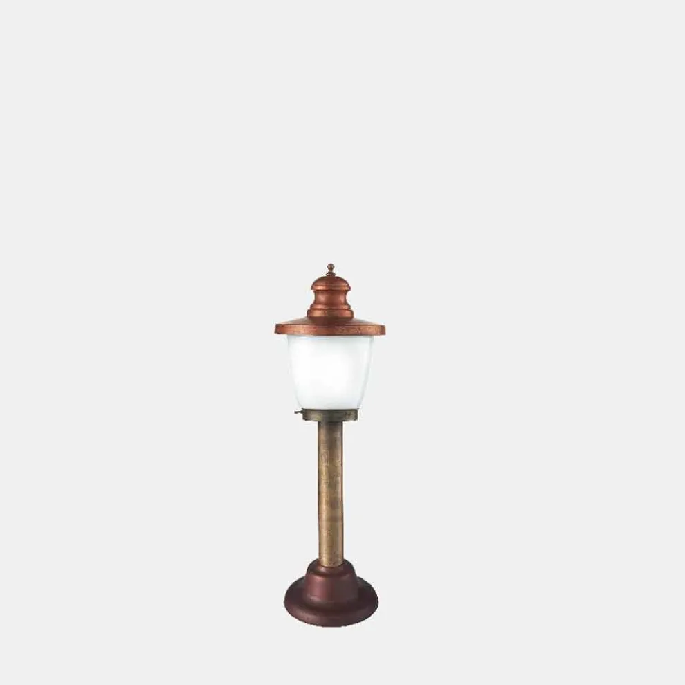 Laternenpfahl Vintage Outdoor Post aus Messing und weißem Glas - Venezia von Il Fanale