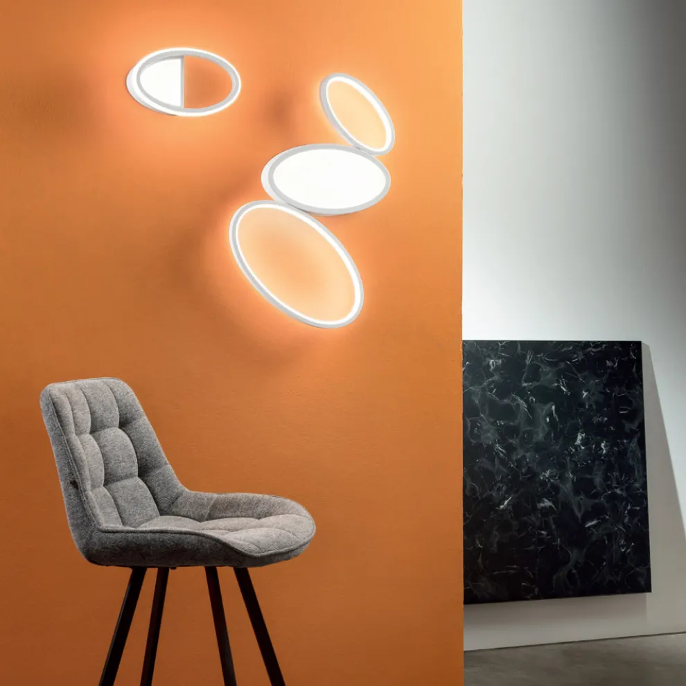 LED-Wandleuchte mit weißer oder goldener Metallstruktur - Raissa