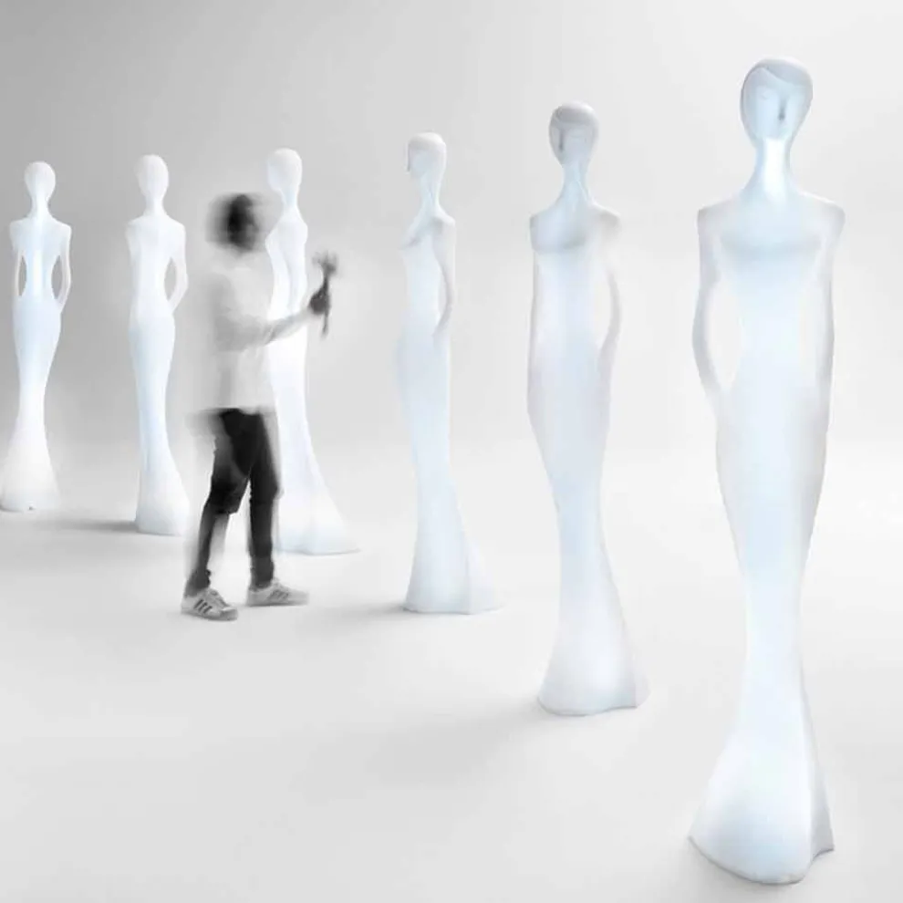Leuchtendes Statuen-Bodendesign mit LED-Licht für den Innenbereich - Penelope von Myyour
