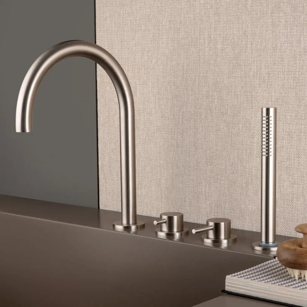 4-Loch Wannenrandmischer mit Auslauf aus AISI 316L-Stahl - Artigli