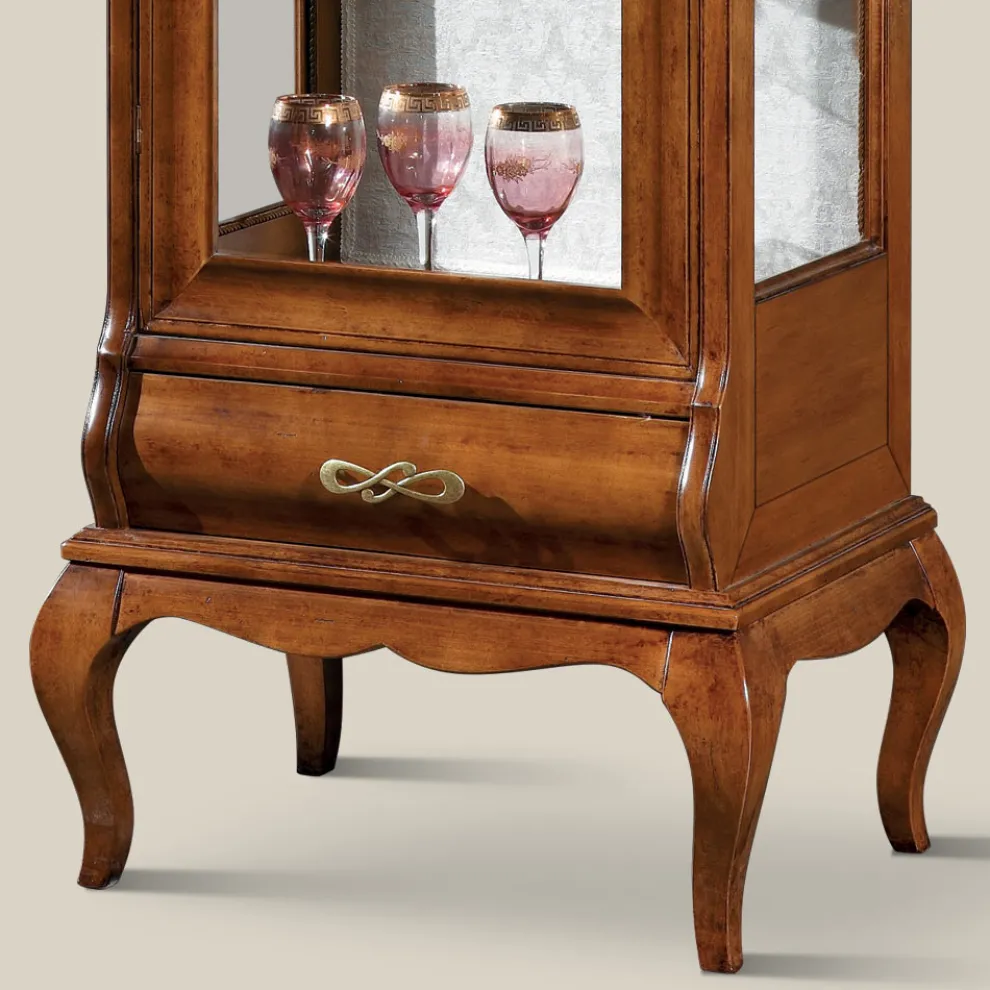 Luxuriöse Wohnzimmervitrine aus klassischem Walnussholz Made in Italy – Hastings