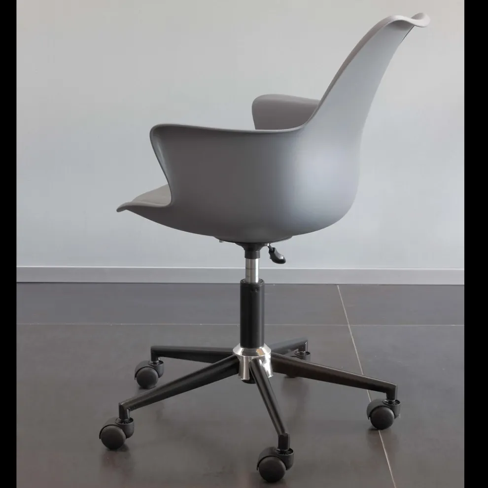 Bürostuhl mit Rollen, Armlehnen und höhenverstellbarem Sitz - Iuri