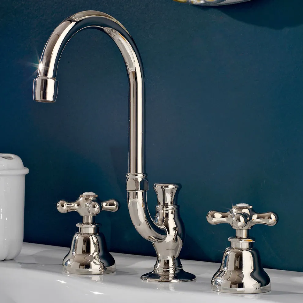 Messing-Badezimmer-Waschtischarmatur 3 Löcher hoher Auslauf mit Ablauf - Ercolina