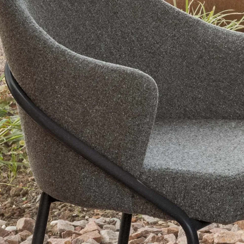Metallsessel und Sitz aus recyceltem Stoff, hergestellt in Italien – Sage