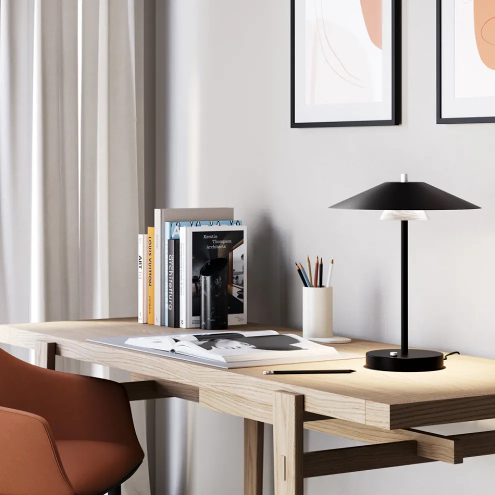 Mira Tischlampe aus Metall mit verschiedenen Ausführungen Made in Italy