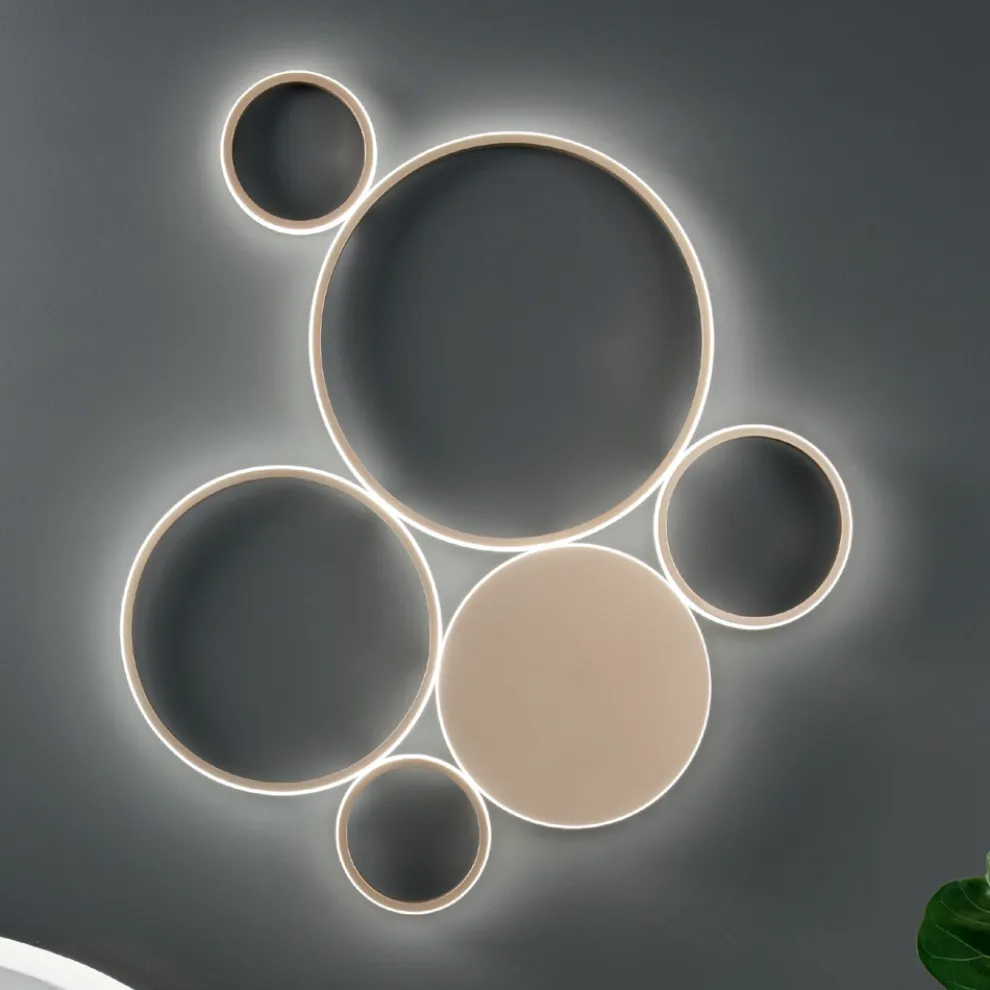 Moderne LED-Wandleuchte aus lackiertem Metall in Gold- oder Silber-Finish - Punto