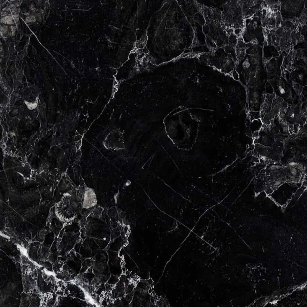 Moderner Würfel Briefbeschwerer aus satinschwarzem Marquinia-Marmor Made in Italy - Qubino