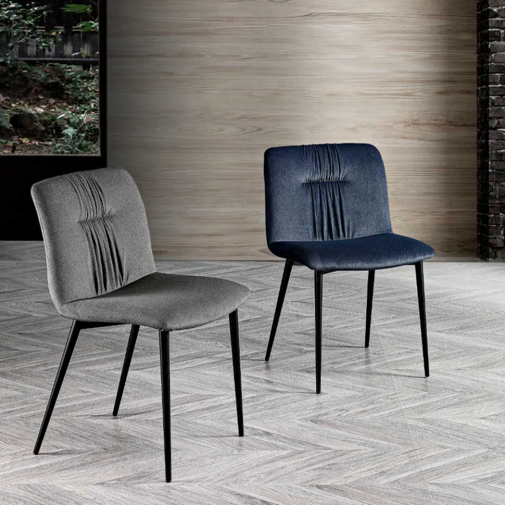 Monocoque-Stuhl im Design aus farbigem Stoff und schwarzem Metall – Florinda