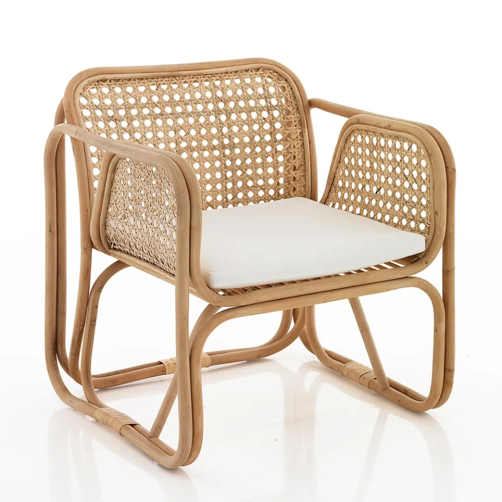 Outdoor- und Indoor-Rattan-Sessel und Saia-Stoffkissen – Voir