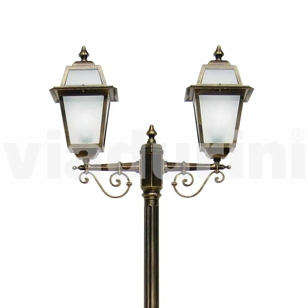 Outdoor zwei Lichter Laternenpfahl aus Aluminium, hergestellt in Italien, Kristel