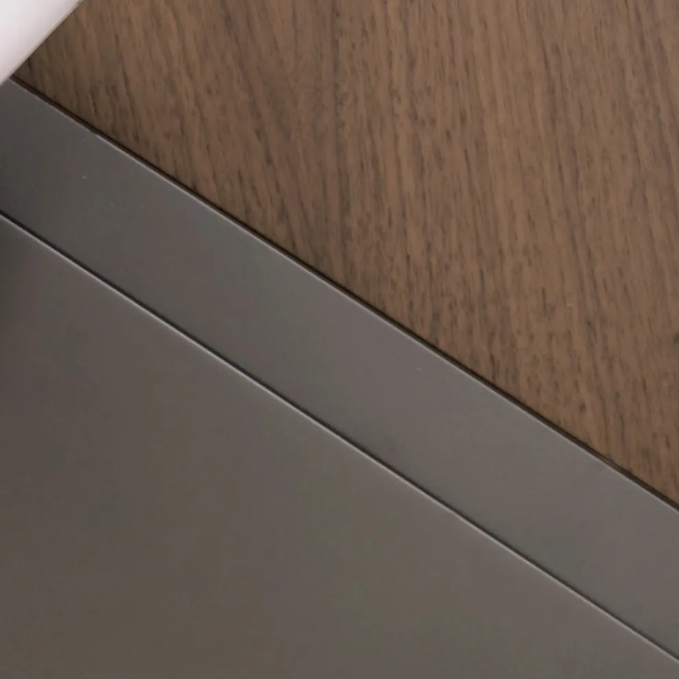 Ovaler Couchtisch aus Metall und zweifarbiger Holzplatte - Comacchio