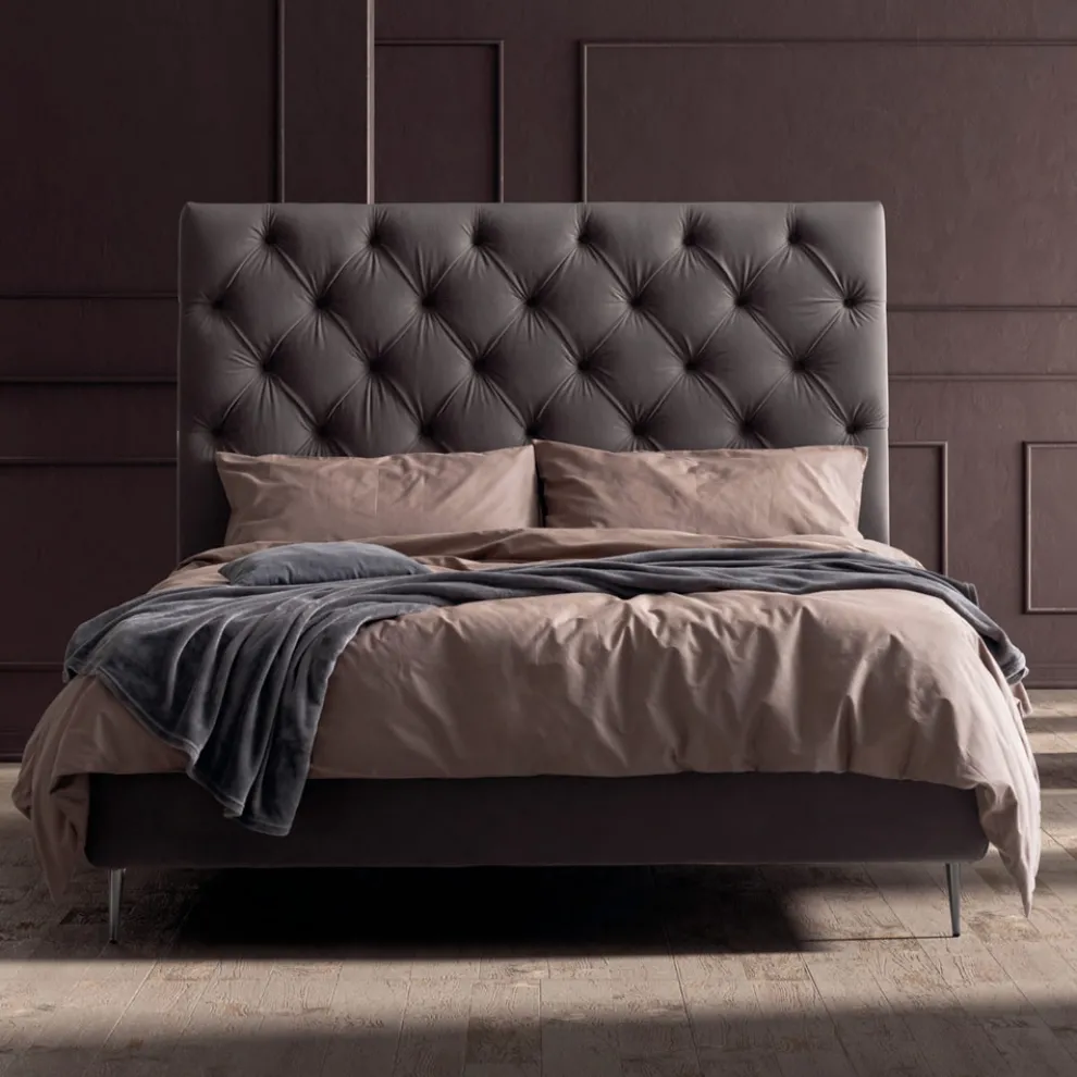 Doppelbett 160x190 mit hohem und gestepptem Kopfteil Made in Italy - Sallie